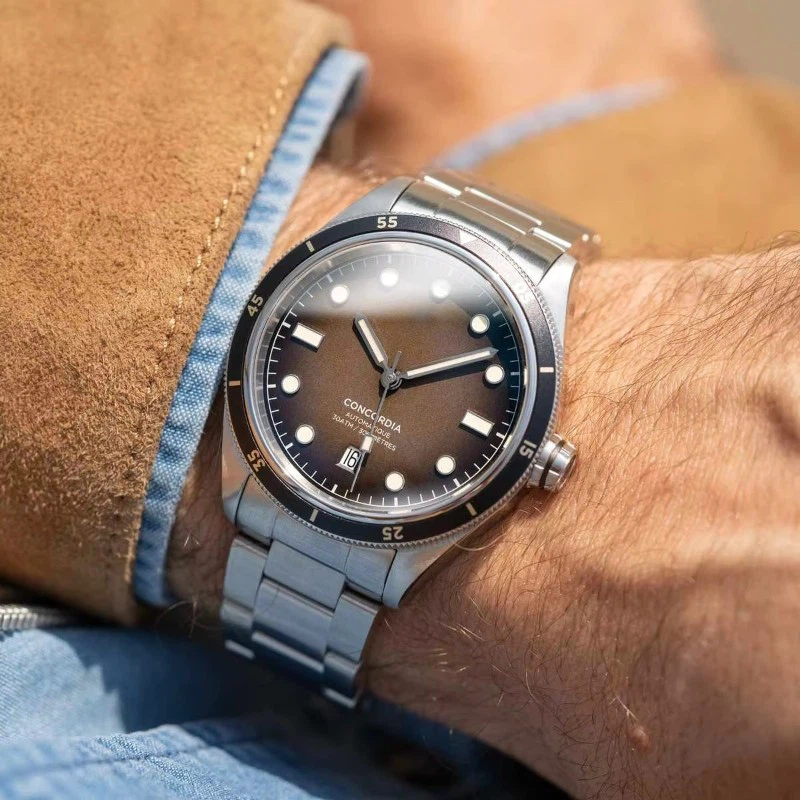 Customize 300M Water-Resistant Dive Watch With Miyota 9039